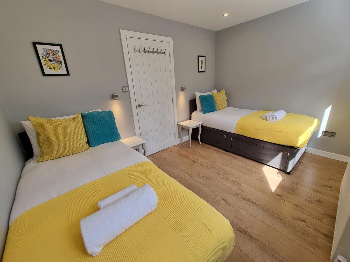 Crown Meadow - 4 Bedroom House - Heathrow - Excellentstays Colnbrook Exterior foto